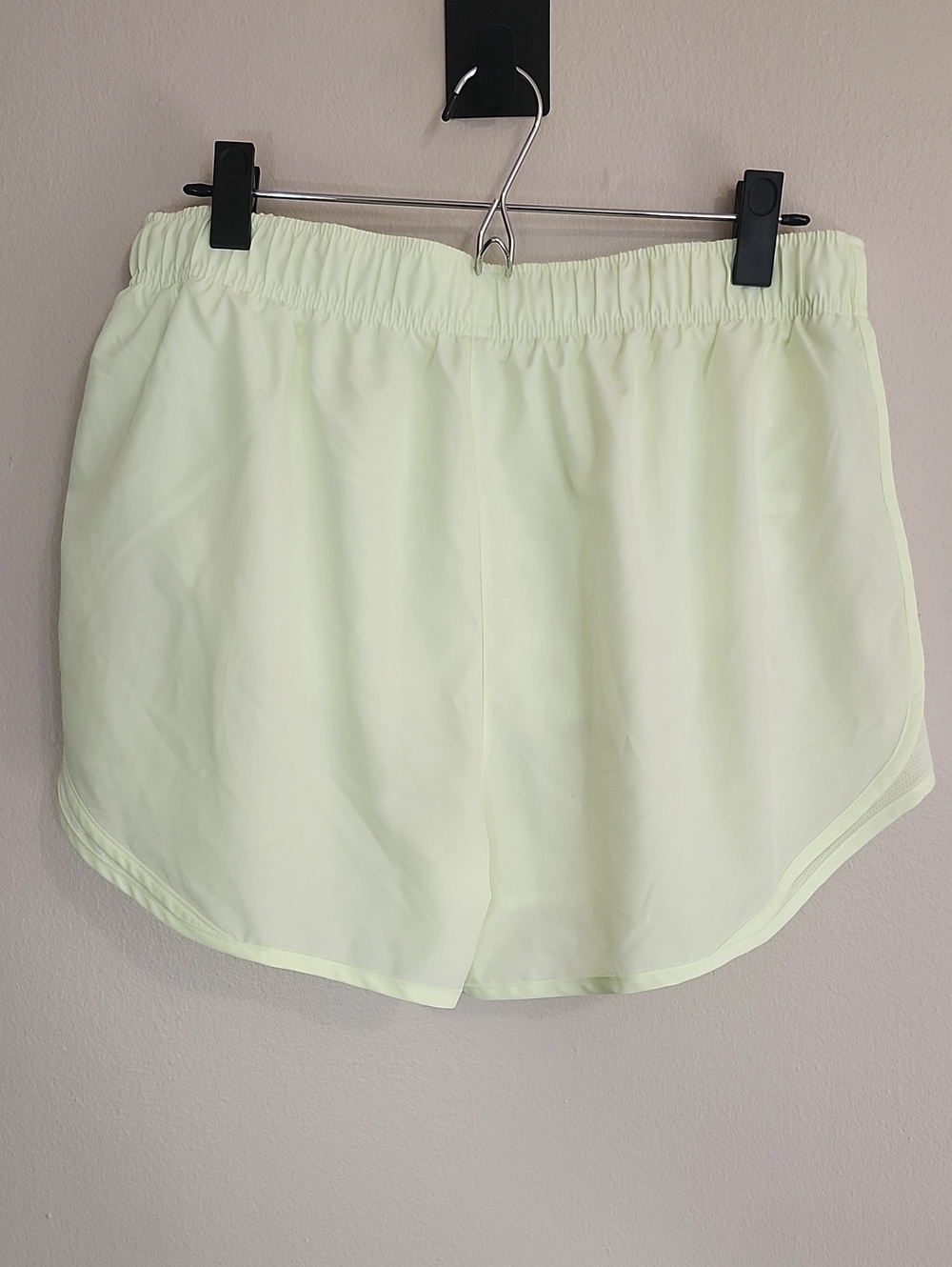 Nike Women's Light Yellow Running Shorts/Size Large - Picture 4 of 6